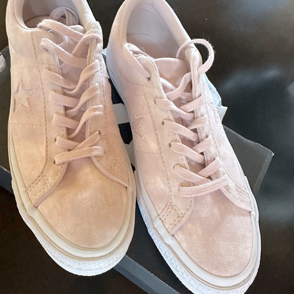 BRAND NEW ladies converse size 7